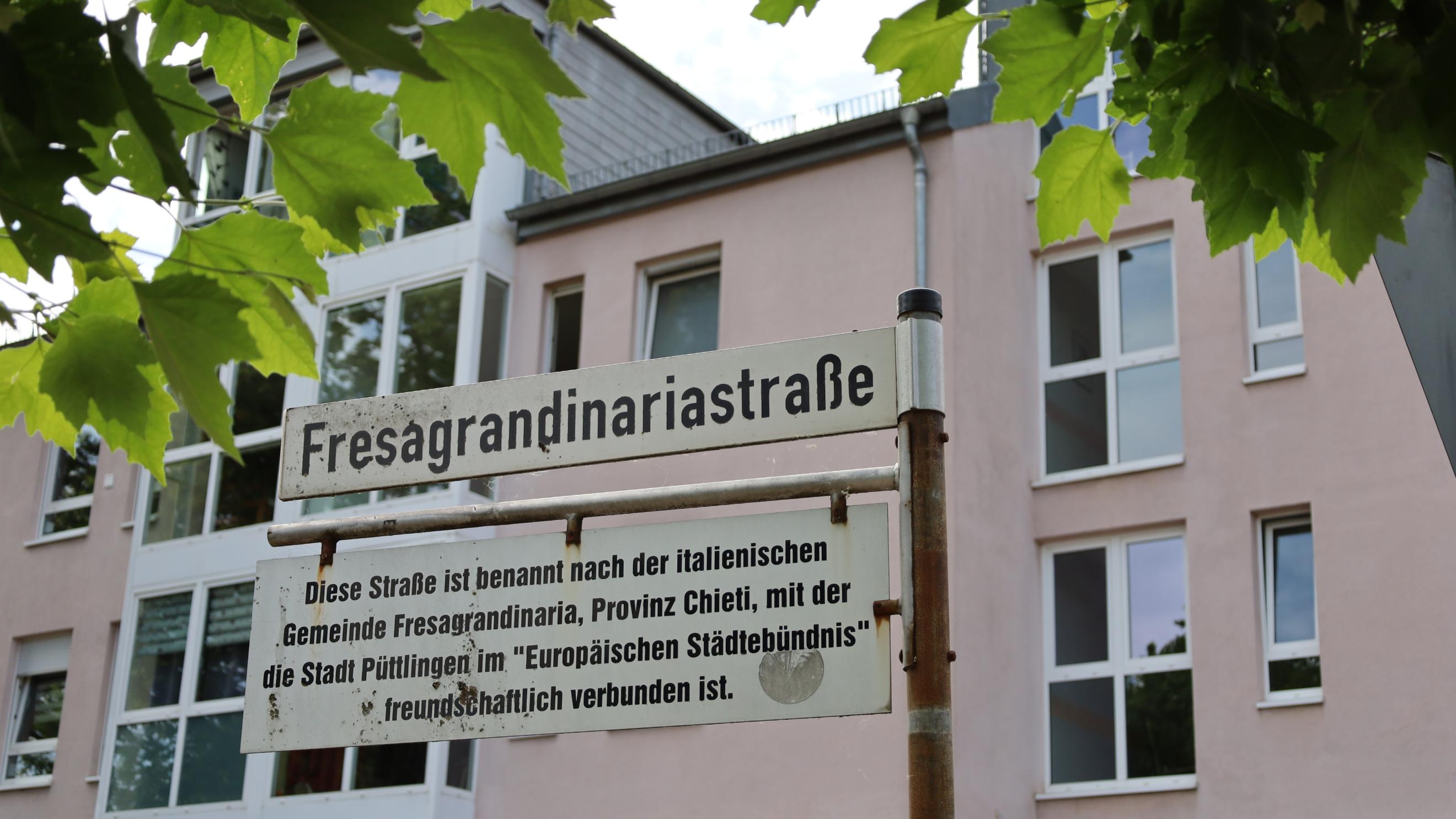 Straßenschild Püttlingen Fresagrandinariastraße