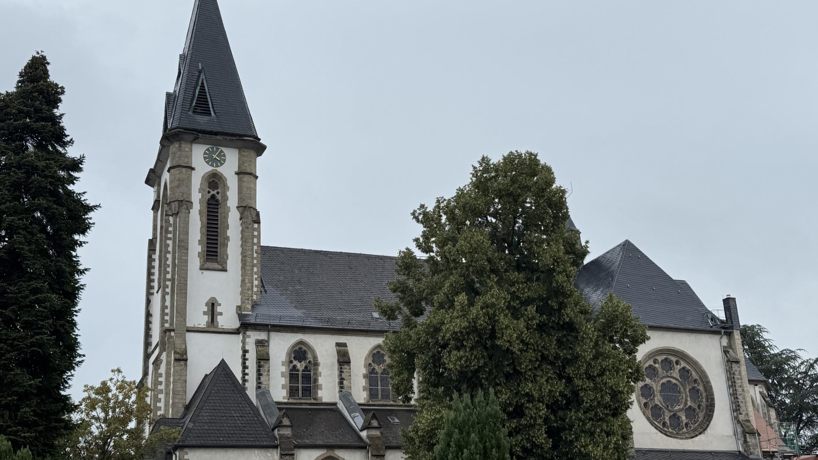 Außenansicht der Kirche St. Martin in Schwalbach