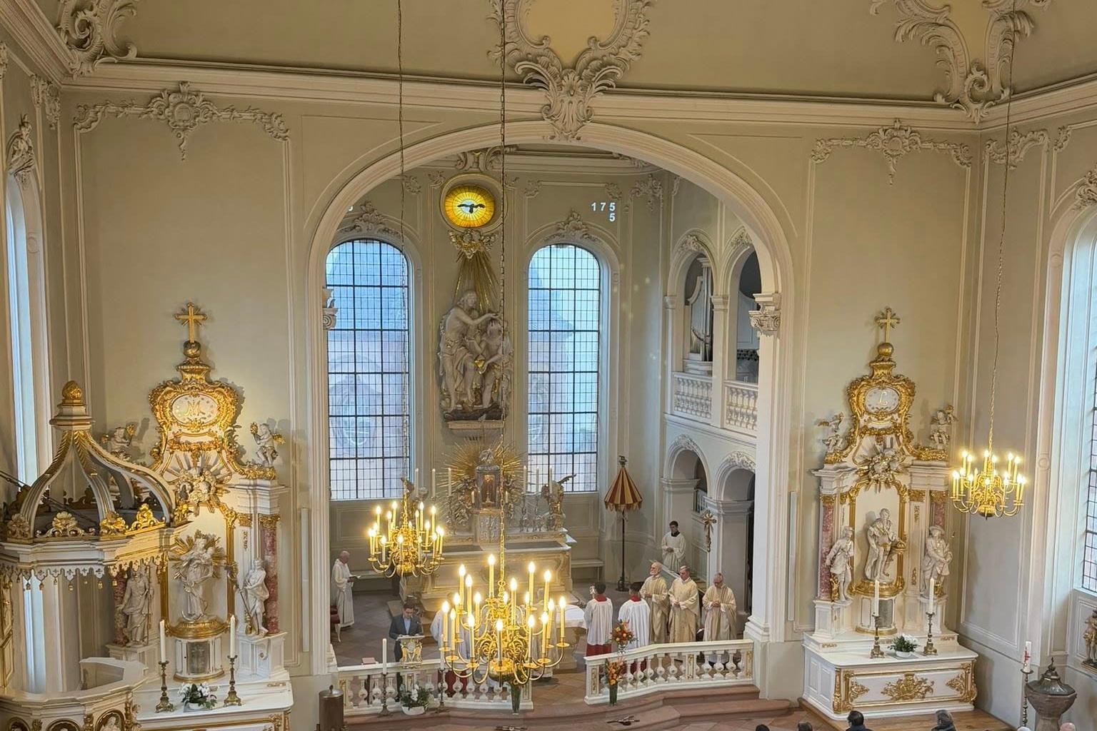 Festgottesdienst zur Erhebung von St. Johann zur Basilika minor vor 50 Jahren.